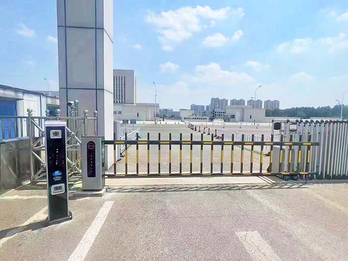 學(xué)校車(chē)牌識(shí)別系統(tǒng)