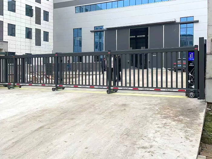 某工業(yè)園區(qū)采用 “ 安快 ” 柵欄款段滑門(mén)