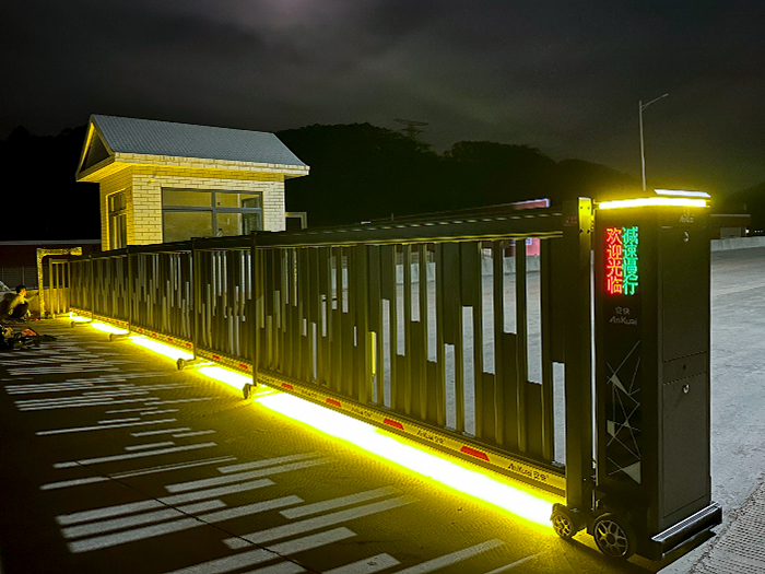 某廠區(qū)采用 “ 安快 ” 方格款段滑門(mén)