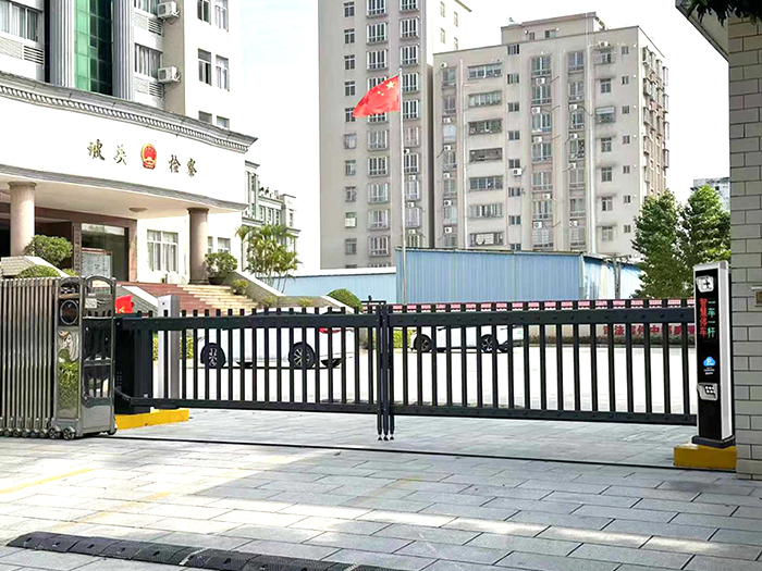 某單位停車場(chǎng)采用 “安快” 車牌識(shí)別系統(tǒng)