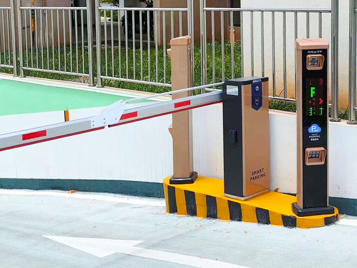 某小區(qū)停車(chē)場(chǎng)采用 “安快” 一進(jìn)一出直桿道閘