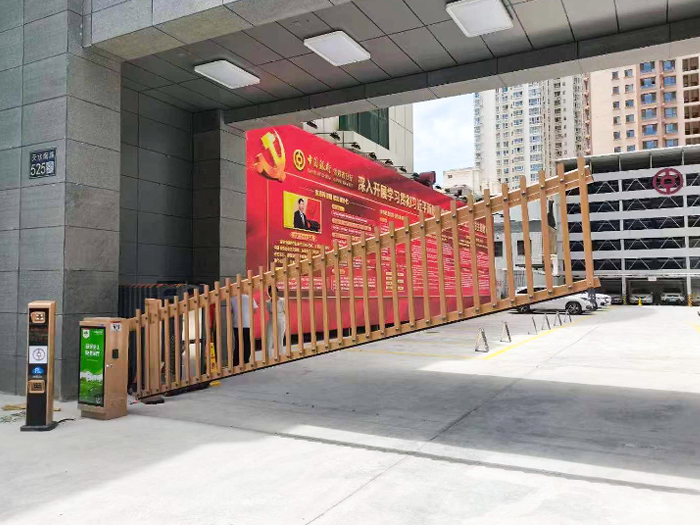 某單位停車場(chǎng)采用 “安快” 同進(jìn)同出柵欄道閘