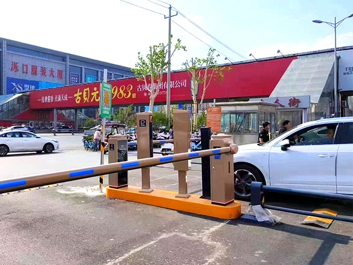 某大廈采用 “安快” 車牌識(shí)別系統(tǒng)