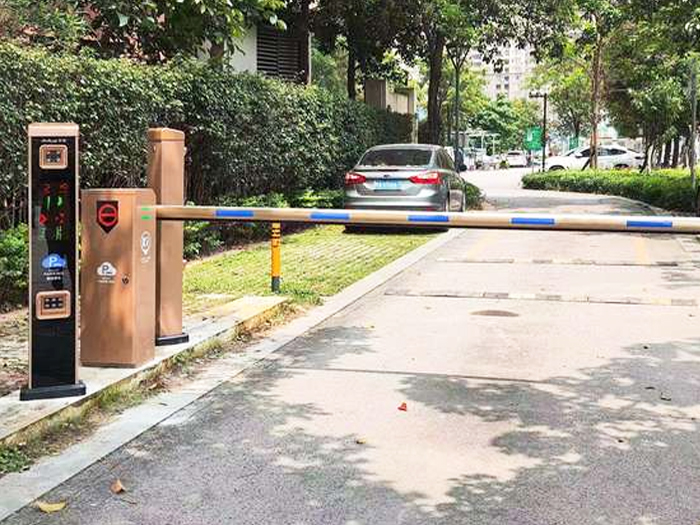 某小區(qū)采用 “安快” 同進同出直桿道閘