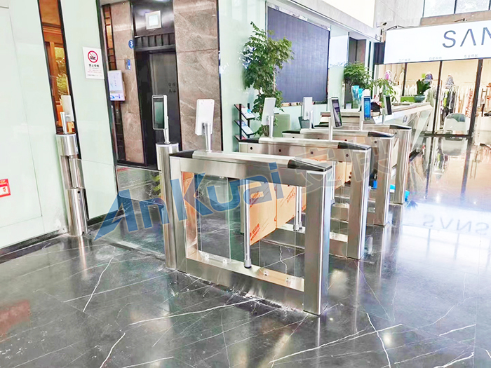 某大廈采用 “安快” 人行通道擺閘【搭配人臉識(shí)別】案例