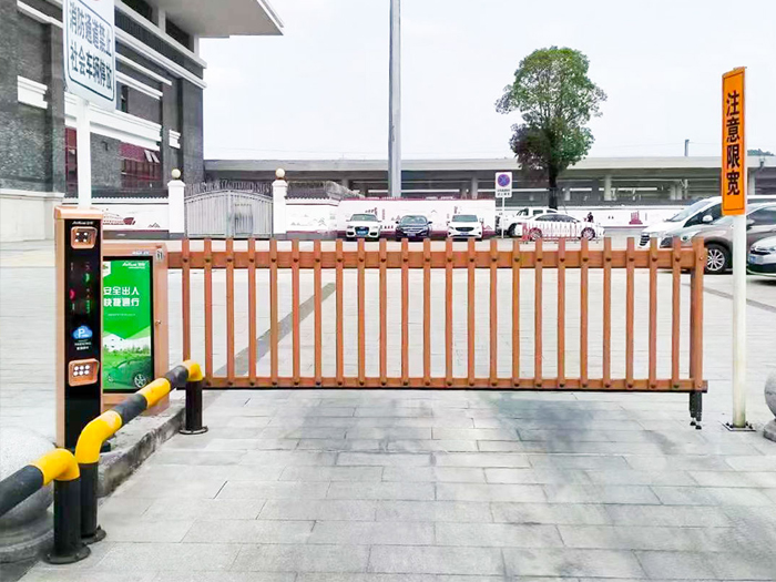 某景點采用 “安快” 一進(jìn)一出柵欄道閘案例圖